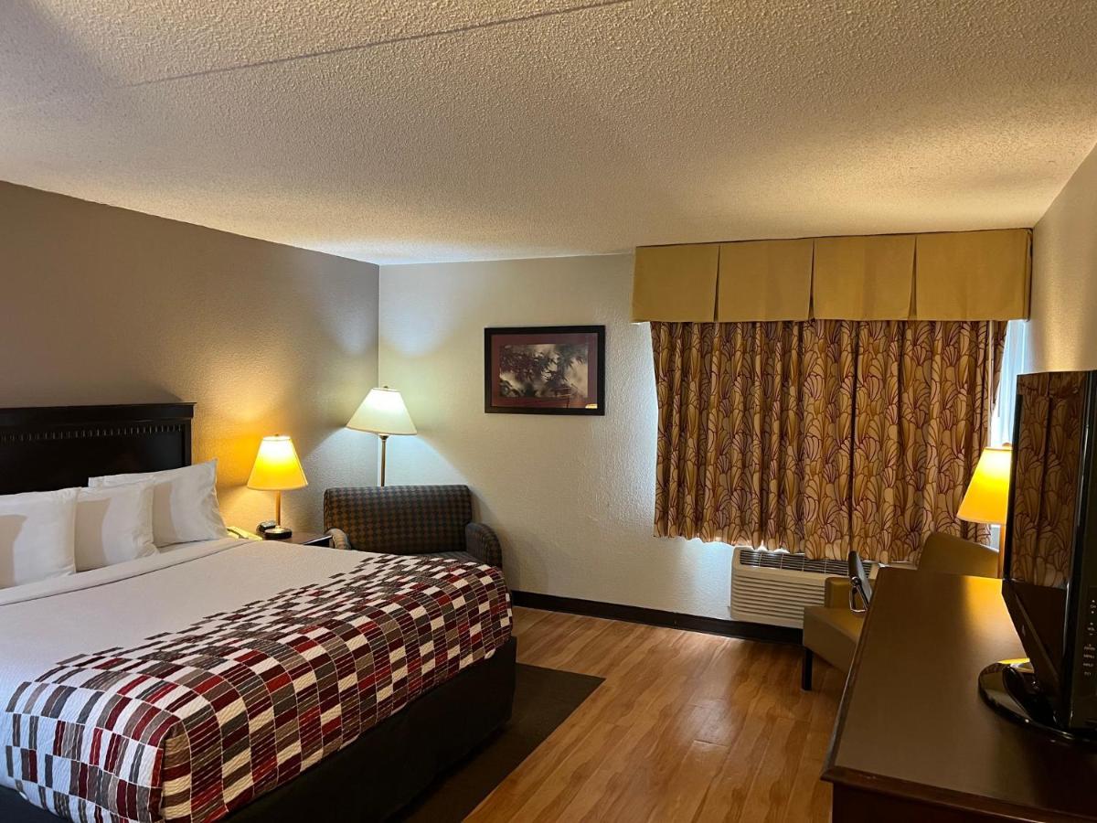 Red Roof Inn & Suites Mt Holly - Mcguire Afb Westampton Exterior photo